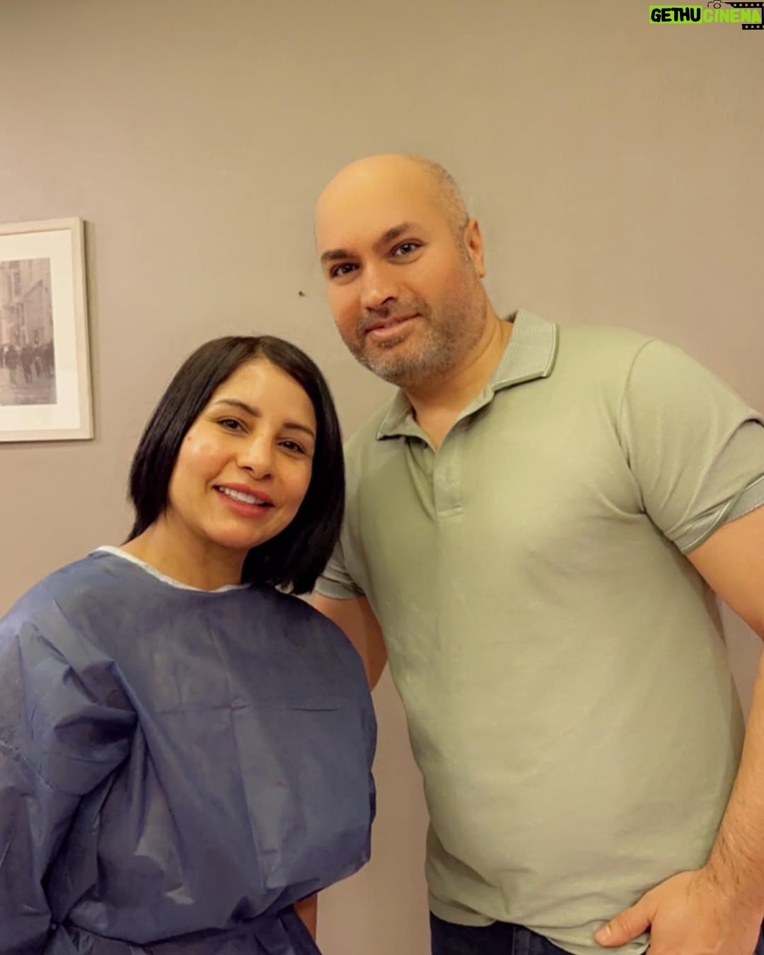 Mai Al Balushi - 1.1K Likes - مع الدكتور رمضان قبل العمليه > والصورة اللي بعدها مع ممرضة العمليات ودكتور التخدير #مي_البلوشي #تركيا🇹🇷 #اسطنبول #عمليات_تجميل #فن #جمالك #نضارة #اشراقة