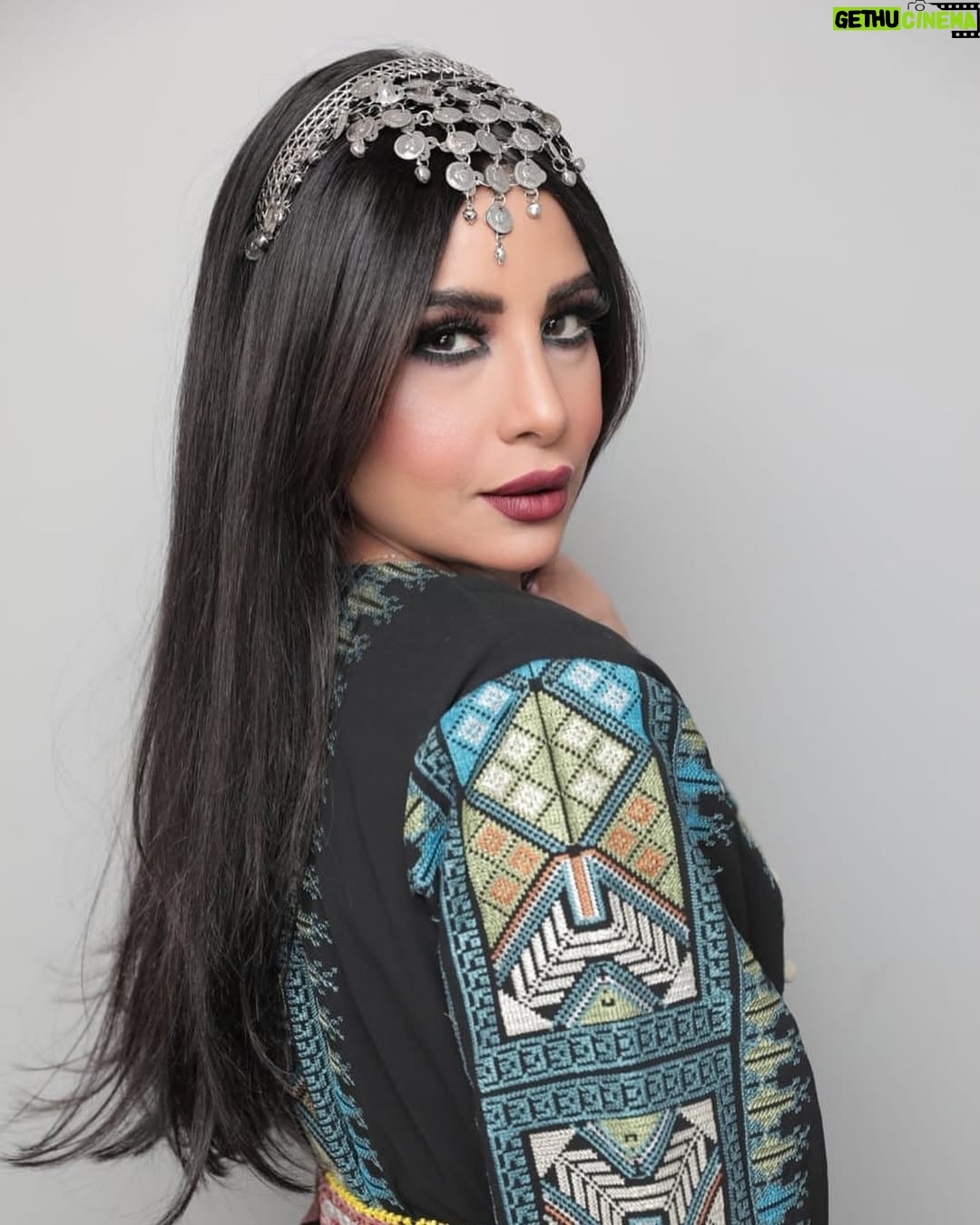 Mai Al Balushi - 487 Likes - ناطرينكم اليوم على مسرح بكر الشدي في البوليفارد. #مسرحية_ساحرة_الشمال طبعا اشكر الميكب ارتيست الجميلة القلب الروح اللي ما قصرت كل يوم تجي وتحط لي ميك اب وأشكر المصورة الجميلة منال الجابري احبكم وايد بنات الرياض 😍😍😍 @nanoo_39makeupartist @reflection_msj