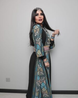 Mai Al Balushi Instagram - ناطرينكم اليوم على مسرح بكر الشدي في البوليفارد.  #مسرحية_ساحرة_الشمال طبعا اشكر الميكب ارتيست الجميلة القلب الروح اللي ما قصرت كل يوم تجي وتحط لي ميك اب وأشكر المصورة الجميلة منال الجابري احبكم وايد بنات الرياض 😍😍😍 @nanoo_39makeupartist @reflection_msj