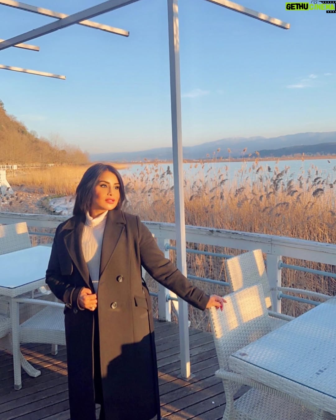 Mai Al Balushi - 399 Likes - المثل التي أنارت طريقي ومنحتني، مرة بعد مرة، الشجاعة لمواجهة الحياة بمرح، هي الحب والجمال والحقيقة.
#مي_البلوشي #فن #فنانين #نجوم #الكويت