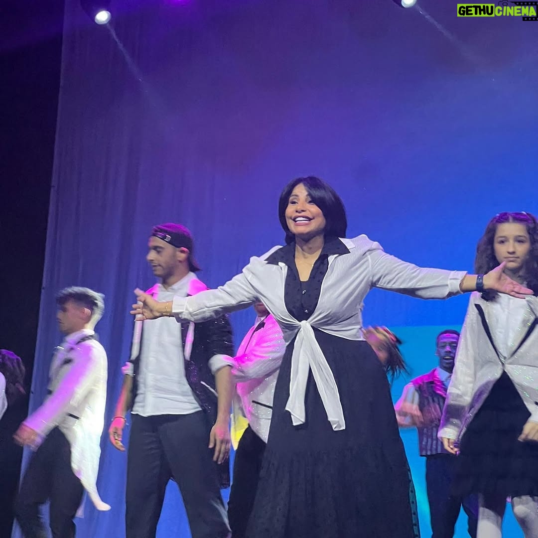 Mai Al Balushi - 505 Likes - مستمرين معاكم في عروضنا وفتحنا لكم عروض جديده حياكم الله تنوروننا للحجز من موقع @eventatkw @trend.pr #مسرحية #321_أكشن