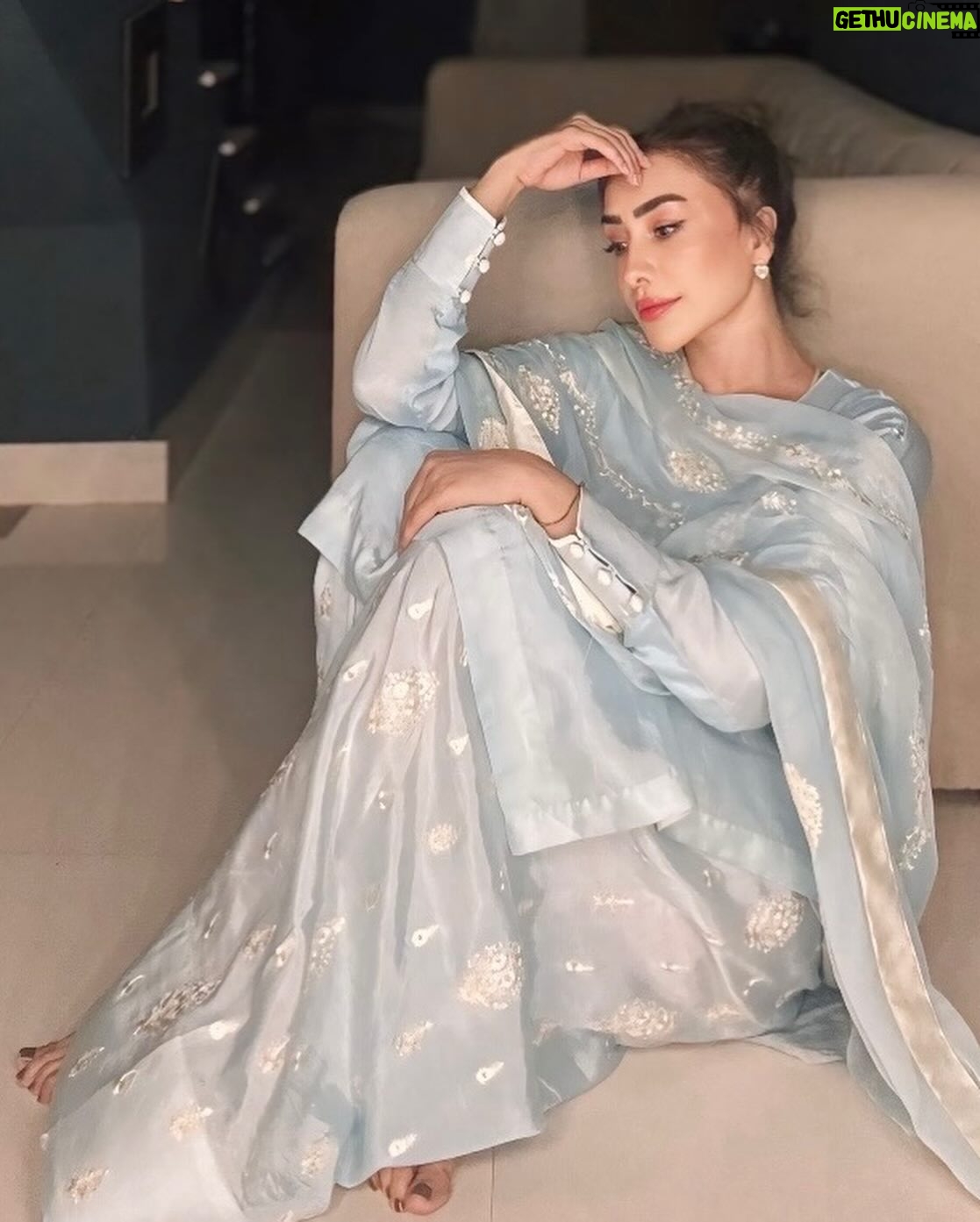 Maira Khan - 16.6K Likes - Meethi eid ki pehli raat apno kay saath ❤️
#dress @kyousufofficial ✨