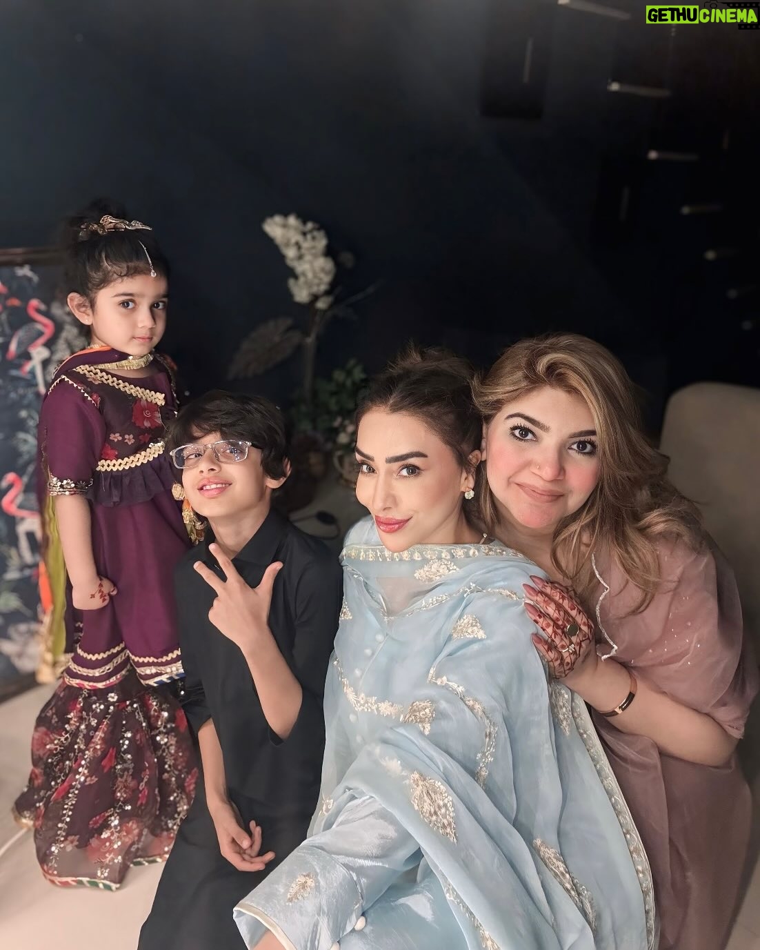 Maira Khan - 16.6K Likes - Meethi eid ki pehli raat apno kay saath ❤️
#dress @kyousufofficial ✨
