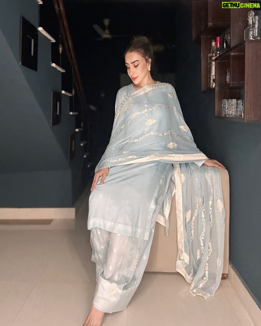 Maira Khan - 16.6K Likes - Meethi eid ki pehli raat apno kay saath ❤️
#dress @kyousufofficial ✨