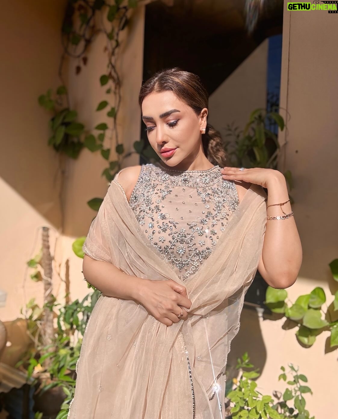 Maira Khan - 19.6K Likes - Eid Mubarak Aap sab ko 🫶🏻
Khoobsurat Eid ka jora @mansoorakramcouture ❤️