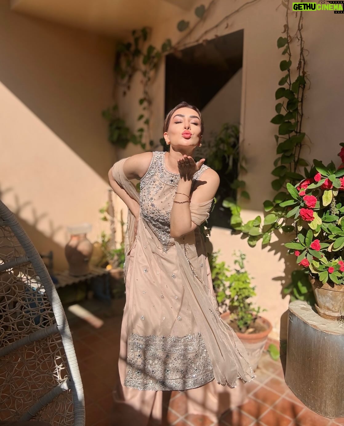 Maira Khan - 19.6K Likes - Eid Mubarak Aap sab ko 🫶🏻
Khoobsurat Eid ka jora @mansoorakramcouture ❤️