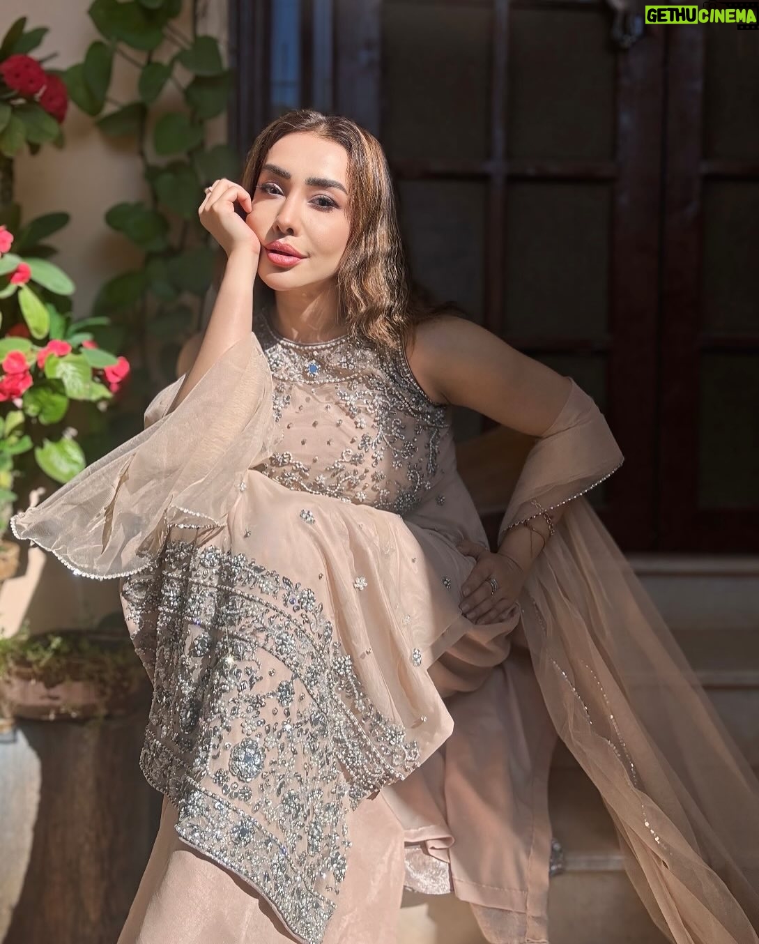 Maira Khan - 19.6K Likes - Eid Mubarak Aap sab ko 🫶🏻
Khoobsurat Eid ka jora @mansoorakramcouture ❤️