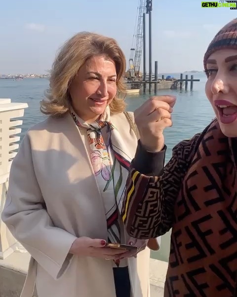 Mais Gomar - 43K Likes - اليوم اني في بصرتنا الحبيبه وسط جمهوري العراقي اجيت بوقت الظهر لان عندي استراحه من التصوير كم ساعه استغليت الفرصه واجيت لأحظر هذه الأجواء الأكثر من رائعه وارجع اكمل تصوير ..شكرا اهل البصره الكرام الرائعين رفعتو روسنه شكرا على استقبالكم وحبكم .. ربي يديم هالجمعه الحلوه من شمالنا الى جنوبنا متحدين على الحب والترحيب بأخواننا الخليجين..
شكرا اصدقائي الرائعين اللي رافقوني.
الرائع نورالدين 
@nooralalaqy 
الرائع الغالي زياد العذاري
@zeadalathary 
الرائع الغالي دكتور مجنون
@hishamrami_
#خليجي_25_بصراوي 
#خليجي25 
#البصره 
#بطولة_كأس_الخليج 
#ميس_كمر