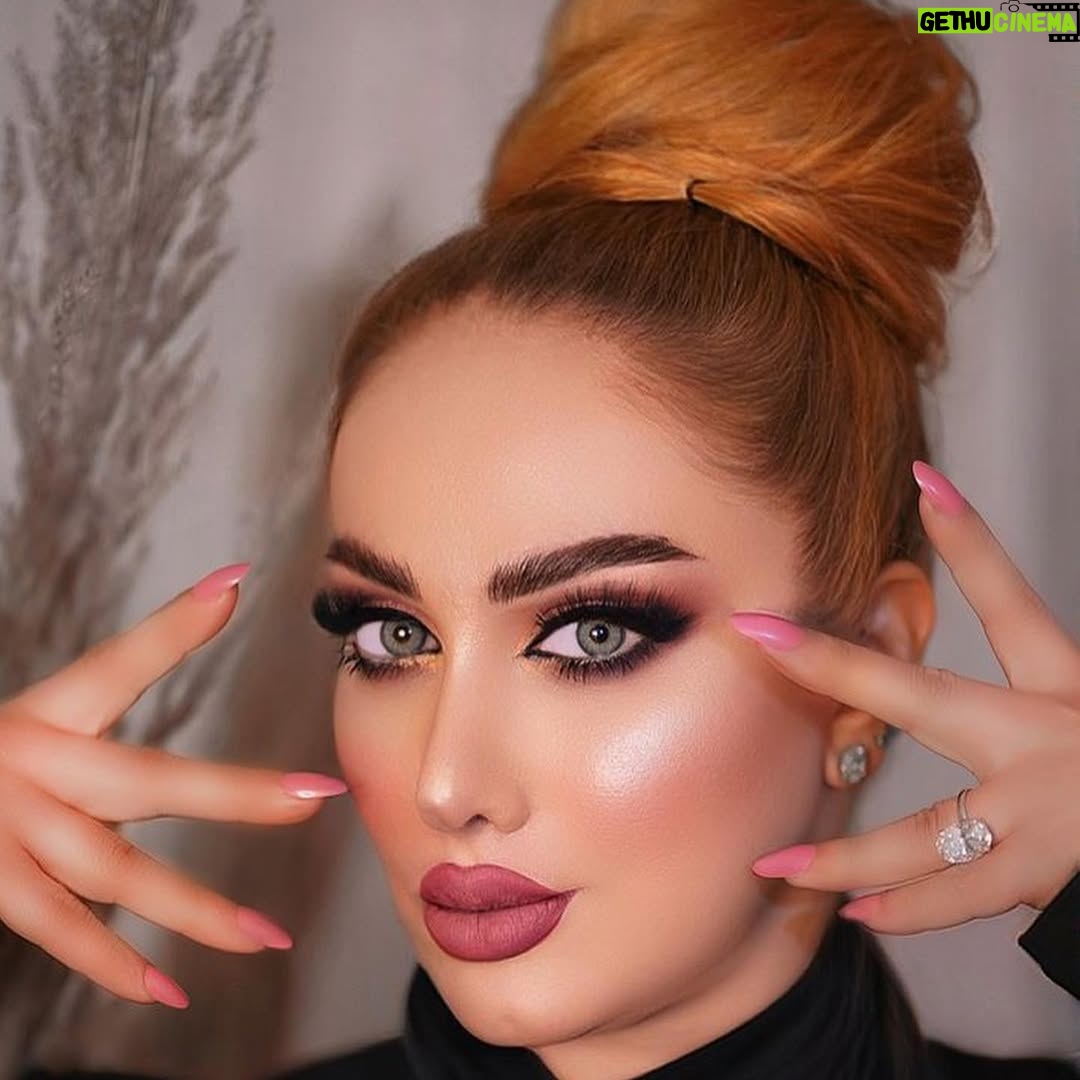 Mais Gomar - 26.6K Likes - حبي لكم جمهوري الرائع في العراق والوطن العربي ومن كل مكان بالعالم متابعيني الأعزاء فانزاتي اللي اموت عليهم.. مشتاقتلكم هوايه .. شكرا لتواصلكم الرائع ومسجاتكم الجميله .. واكيد بحبكم اكبر وانجح🌹
احبكم
من تصوير المبدع 
@abdosh_official 
#ميس_كمر