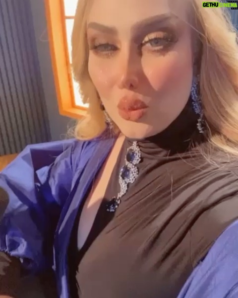 Mais Gomar - 23.2K Likes - بمناسبة فوز الارجنتين 🥰ههههه صدفه البارحه نفس التوقيت جان عندي تصوير برنامج اللي سيعرض قريبآ وكانت مداخله حلوه من البرنامج احتفلنه بنهائيات كإس العالم على طريقتنه🥰❤️
مبروك لقطر التنظيم الرائع لكإس العالم ومبروك لنا كعرب هذا الأنجاز الذي نفتخر به ان تنظم كأس العالم دوله عربيه ويكون هكذا كرنفال كبير ورائع..
ومبروك للارجنتين ول مسي❤️❤️ ولمحبيهم❤️❤️❤️❤️
#ميس_كمر 
#كأس_العالم 
#مبروك_قطر 
#مبروك_الارجنتين 
#مسي