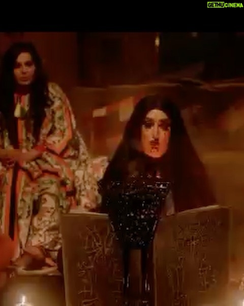 Mais Gomar - 26.8K Likes - دور الساحره المتنكره كانت شخصيه جديده لي هذه السنه في الدراما الخليجيه في مسلسل(لغز 1990) .. دور مهم واداء عالي بشهاده النقاد والصحافه.. شكرا لمن أشاد بأدائي والحمدلله دائما حريصه على ان  اقدم تنويع بالشخصيات والكاريكترات لتجنب الملل والرتابه والتكرار..هذا دليل على امكانيات الفنان..وأيضا كان لي عمل خليجي اخر لهذه السنه بشخصيه مختلفه اخرى عرضت في شهر رمضان ..وأنا حاليا اصور مسلسل جديد( دافيء الشعور) في دولة البحرين الشقيقه وسيعرض قريبآ ان شاءالله..
أنا بوجودكم أستمر وأبدع عائلتي الكبيره جمهوري الغالي.
احبكم.
#ميس_كمر