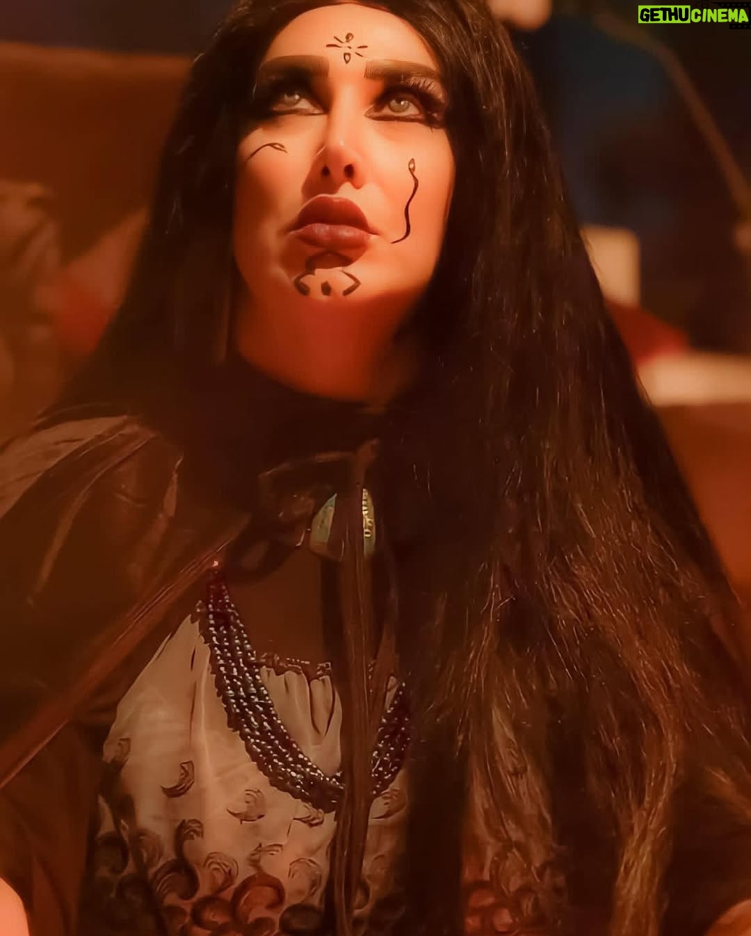 Mais Gomar - 26.8K Likes - دور الساحره المتنكره كانت شخصيه جديده لي هذه السنه في الدراما الخليجيه في مسلسل(لغز 1990) .. دور مهم واداء عالي بشهاده النقاد والصحافه.. شكرا لمن أشاد بأدائي والحمدلله دائما حريصه على ان  اقدم تنويع بالشخصيات والكاريكترات لتجنب الملل والرتابه والتكرار..هذا دليل على امكانيات الفنان..وأيضا كان لي عمل خليجي اخر لهذه السنه بشخصيه مختلفه اخرى عرضت في شهر رمضان ..وأنا حاليا اصور مسلسل جديد( دافيء الشعور) في دولة البحرين الشقيقه وسيعرض قريبآ ان شاءالله..
أنا بوجودكم أستمر وأبدع عائلتي الكبيره جمهوري الغالي.
احبكم.
#ميس_كمر