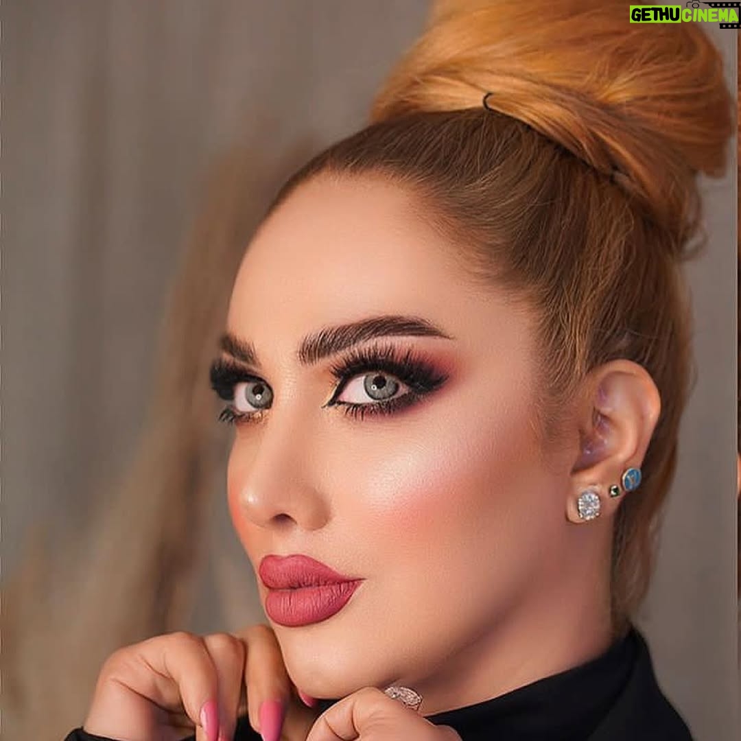 Mais Gomar - 26.6K Likes - حبي لكم جمهوري الرائع في العراق والوطن العربي ومن كل مكان بالعالم متابعيني الأعزاء فانزاتي اللي اموت عليهم.. مشتاقتلكم هوايه .. شكرا لتواصلكم الرائع ومسجاتكم الجميله .. واكيد بحبكم اكبر وانجح🌹
احبكم
من تصوير المبدع 
@abdosh_official 
#ميس_كمر