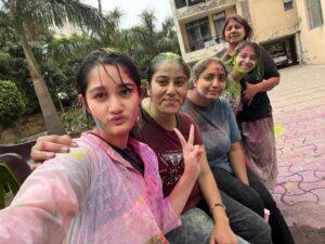 Maisha Dixit Instagram - Happy holiiiii💕