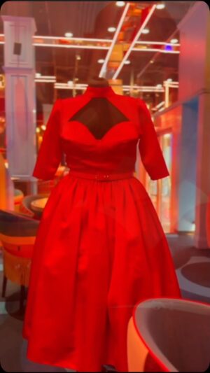 Maite Kelly Instagram - Morgen wird in Düsseldorf das Schlagercafé eröffnet – und Maite ist als Ehrengast dabei!
Besonders schön: Ihr Originalkleid aus dem Video „Ich brauch einen Mann“ wird dort ausgestellt!

@schlager_cafe