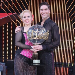 Maite Kelly Instagram - Liebe Maite-Familie,
wir erinnern uns voller Stolz und Gänsehaut zurück an das Jahr 2011, als Maite Kelly die Bühne von Let’s Dance eroberte – und am Ende als strahlende Siegerin hervorging!

Mit Tanzpartner Christian Polanc tanzte sie sich von Woche zu Woche in die Herzen des Publikums und der Jury.
Maite beeindruckte mit jeder Performance – durch Kraft, Gefühl, Präzision und vor allem durch ihre unglaubliche Ausstrahlung. Sie lebte den Tanz, und das Publikum lebte mit ihr mit.

Die unvergesslichen Highlights:
	•	Siegerin der 4. Staffel von Let’s Dance (2011)
	•	Gemeinsam mit Christian Polanc eine echte Traumkombination auf dem Parkett
	•	Juryliebling mit durchgehend hohen Bewertungen
	•	Publikumsliebling durch ihre authentische Art und emotionale Tiefe
	•	Standing Ovations für ihren Contemporary & Paso Doble
	•	Eine Entwicklung vom ersten Schritt bis zum großen Finale – voller Herzblut, Disziplin und echter Leidenschaft

Maite bewies damals, dass sie nicht nur Sängerin, sondern eine wahre Entertainerin ist.
Und wer hätte gedacht, dass sie Jahre später selbst als Jurorin bei Let’s Dance am Jurypult sitzen würde – mit dem gleichen Herz, der gleichen Leidenschaft und dem tiefen Verständnis für das, was Tanz wirklich bedeutet?

⸻

Maite Kelly hat 2011 nicht nur Let’s Dance gewonnen – sie hat Millionen Herzen berührt und eine Spur hinterlassen, die bis heute leuchtet.

Wir vom Fanclub sind noch heute voller Stolz und sagen:
Danke, Maite – du warst, bist und bleibst unsere Tanzkönigin!

#MaiteKelly #LetsDance2011 #SiegerinDerHerzen #ChristianPolanc #Tanzkönigin #FanclubLiebe #KellyPower #Herzensmensch #MitLeibUndSeele #maitemomente