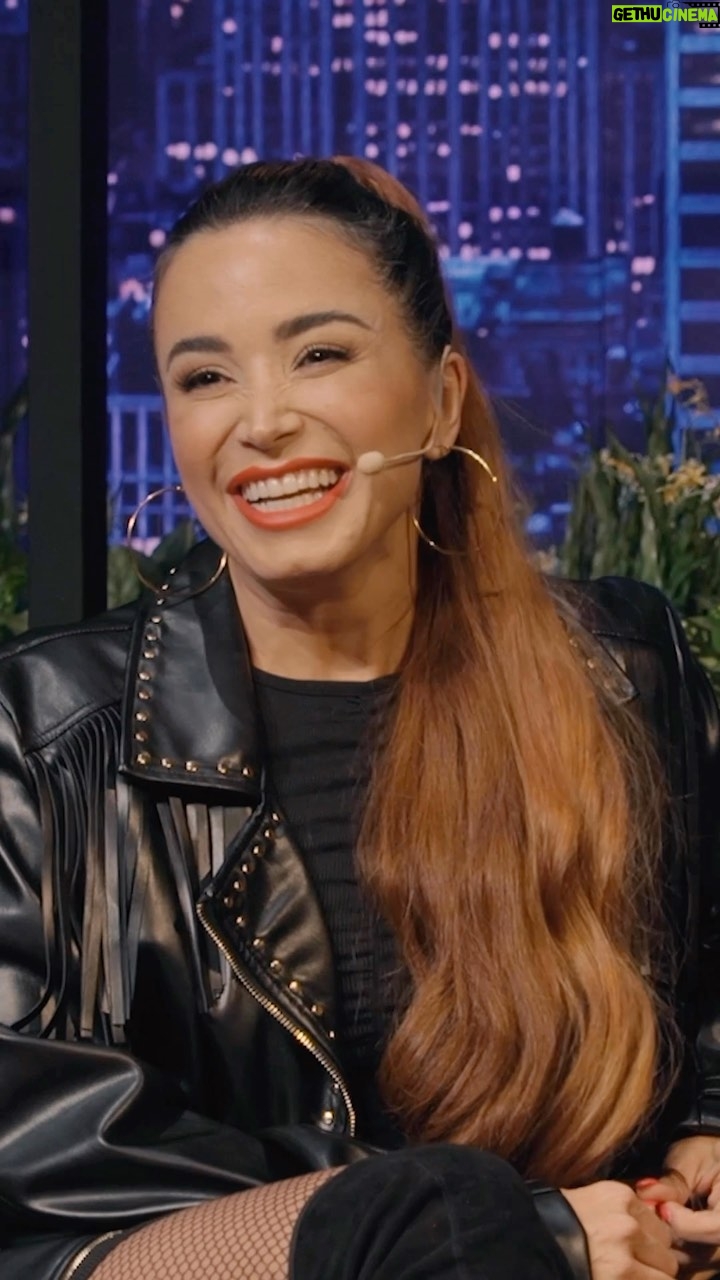 Majida Issa - 38K Likes - Mk, casi no puedo hacerle esta interview a @majidaissa y no necesito decirles por qué. Muy weird, chandas.
¡Nos vemos mañana, mk! 8:00 p.m. solo en mi canal de YouTube. ¿Están ready para reírse con esta hembritney tan top e international? Obvio sí, weon.