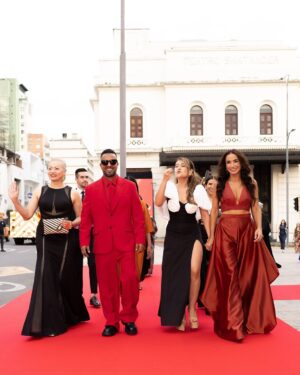 Majida Issa Instagram - Para mí @elboleroderuben es mucho más que una obra cinematográfica… es un homenaje a los sueños compartidos, al amor incondicional, a la amistad a prueba de todo! 
🎬El primer musical en la historia del cine colombiano ganó el premio del público! Que regalo más valioso e importante nos han dado. Gracias por votar de manera honesta y por abrirle el camino al cine musical latinoamericano.
🎬 A todo el equipo del Bolero: mi amor y agradecimiento por su trabajo disciplinado, comprometido y consciente. Es un placer trabajar con profesionales como ustedes! No sé muy bien de qué se trata la industria, pero si sé que de esto se trata el arte: de construir en equipo! 
🎬 Gracias @jorgeduquevelez y @santini_es por permitirme ser la primera en vestir una pieza preciosa de su nueva colección #lavorágine , por la horimiguita de esmeralda repleta de amor y por reflejar afuera de esa manera tan virtuosa lo que pasa adentro. 
🎬 Gracias Mona @leidytorresarboleda por tus hermosos zapatos. Tu generosidad me hizo caminar la alfombra roja de los premios macondo feliz!
🎬 Mi maquillaje es de la dulce y talentosa @sparklybeauty1 
🎬Estás hermosas fotos son de @dave.esparragoza 
🎬Gracias @academiacolcine por esta inolvidable noche!