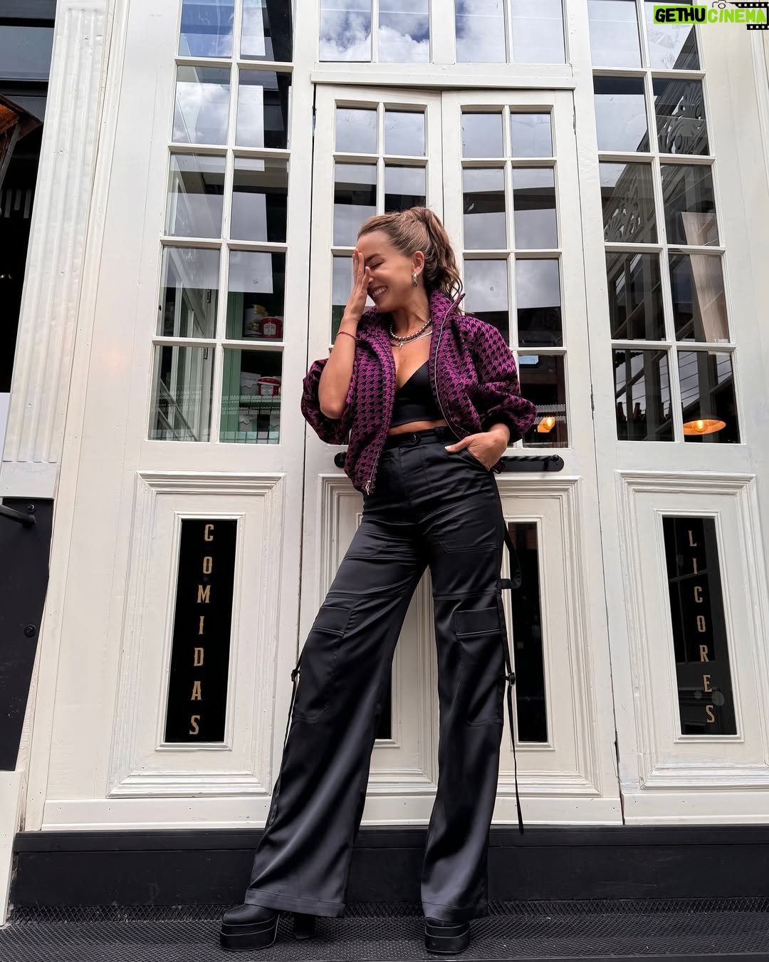 Majida Issa - 28.9K Likes - Celebro la vida! Celebro nuestro estreno! Celebro su compañía gente linda.
Gracias equipo por acompañarme hoy! Los quiero!
M&H @oscartsanchez @_heidymakeup
Stylist @catalinaramirezstylist
Pantalón y chaqueta de @malva - @camilofranco.cf
Joyas @sofiallanosaccessories
Manager @deisymarroquin
PR @labullapr
📍@lafavoritarestaurante
Fotos por fortuna de mi amigo @santiagogiraldotv
@vix