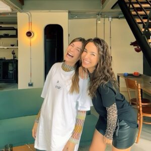 Majida Issa Instagram - A punta de admirarnos procuramos el encuentro. A punta de experiencias y “ganas” hemos encontrado la manera de escribir nuestro destino. A punta de voluntad y “manitas de araña” hoy celebramos las historias que se empiezan a contar… que sean mil más Marce.  #girlpower 🫶 @marcelamar07