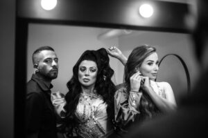 Majida Issa Instagram - BOGOTÁ VOLVEMOS! Queremos celebrar con ustedes el cierre de nuestra gira #pedlacuartadimension ! Gracias por desarrugar el corazón y cantar con nosotr@s en cada rincón del país. Los esperamos el 21 y 22 de NOVIEMBRE en el @teatroastorplaza para despedir este año como se debe!!! #puropower 
🎫 link en mi Bio 💛 @planchando_el_despecho @tuboleta 

📸 @carolinaramirezpaez