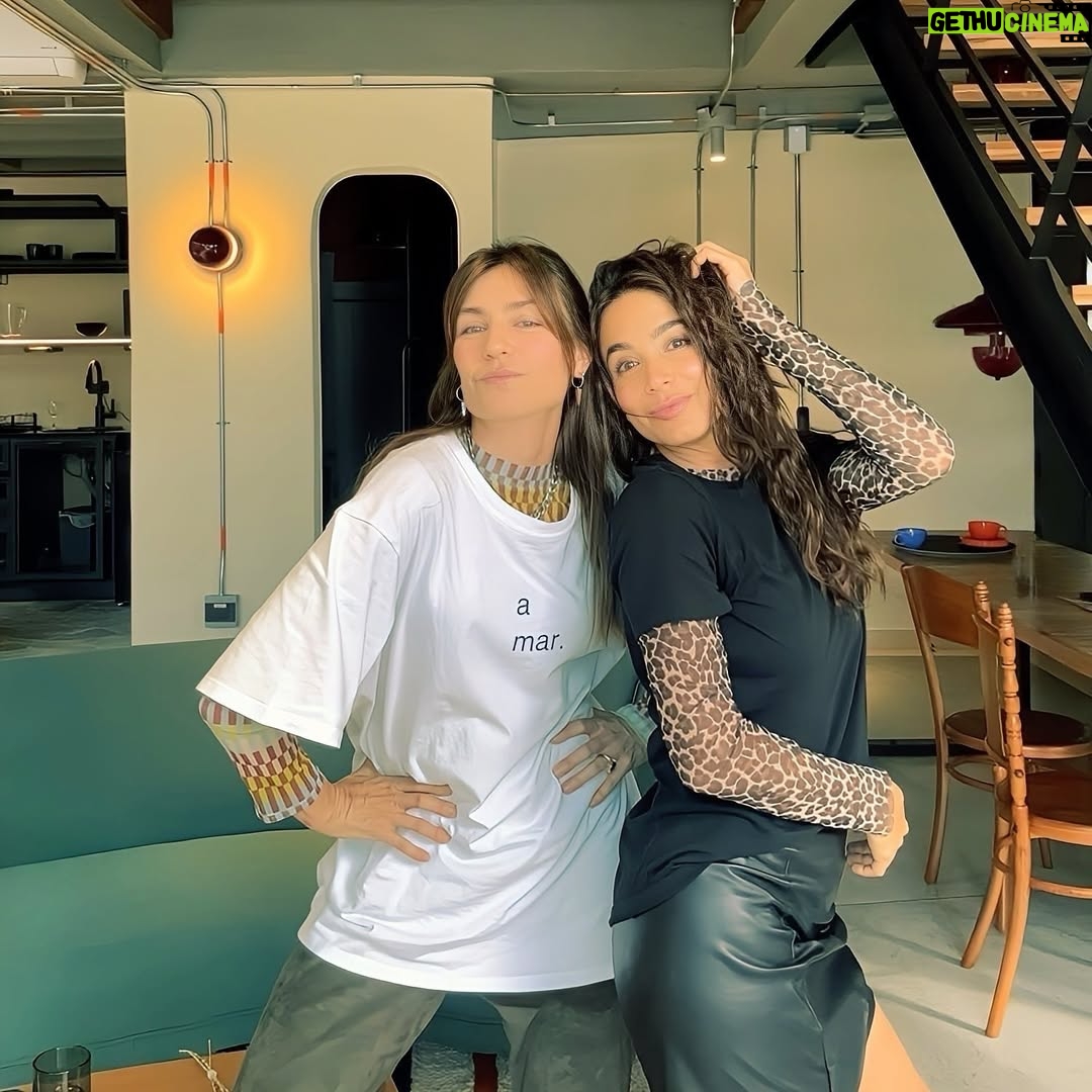 Majida Issa - 27.4K Likes - A punta de admirarnos procuramos el encuentro. A punta de experiencias y “ganas” hemos encontrado la manera de escribir nuestro destino. A punta de voluntad y “manitas de araña” hoy celebramos las historias que se empiezan a contar… que sean mil más Marce. #girlpower 🫶 @marcelamar07