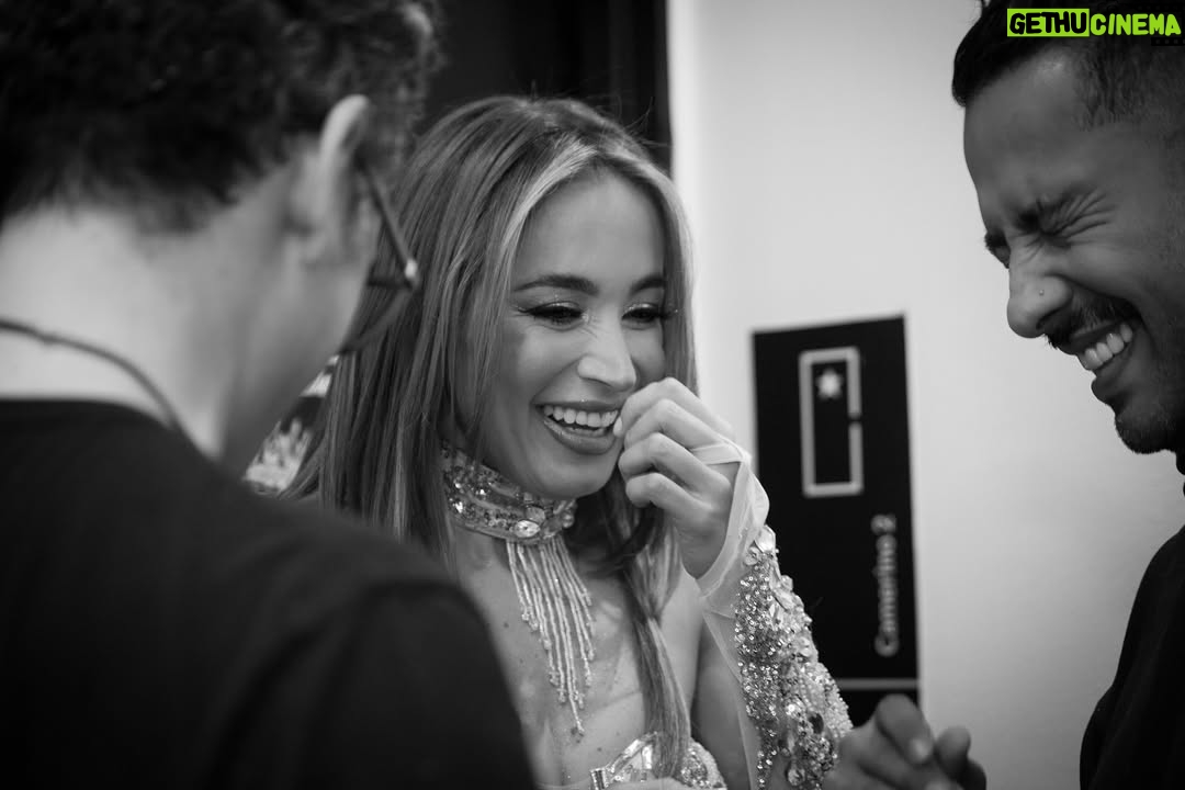 Majida Issa - 20.5K Likes - #mood PA’ COMENZAR ESTA SEMANA!🤍
Cuál es su favorita? En qué canciones piensan? A sonreír y a cantar se dijo! Los leo … 🪩
PH de la maravillosa @carolinaramirezpaez 📸
(Gracias Caro y María por tanto amorcito💕)
@planchando_el_despecho #music #concert