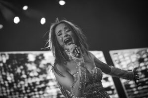 Majida Issa Instagram - #mood PA’ COMENZAR ESTA SEMANA!🤍
Cuál es su favorita? En qué canciones piensan? A sonreír y a cantar se dijo! Los leo … 🪩
PH de la maravillosa @carolinaramirezpaez 📸
(Gracias Caro y María por tanto amorcito💕)

@planchando_el_despecho #music #concert