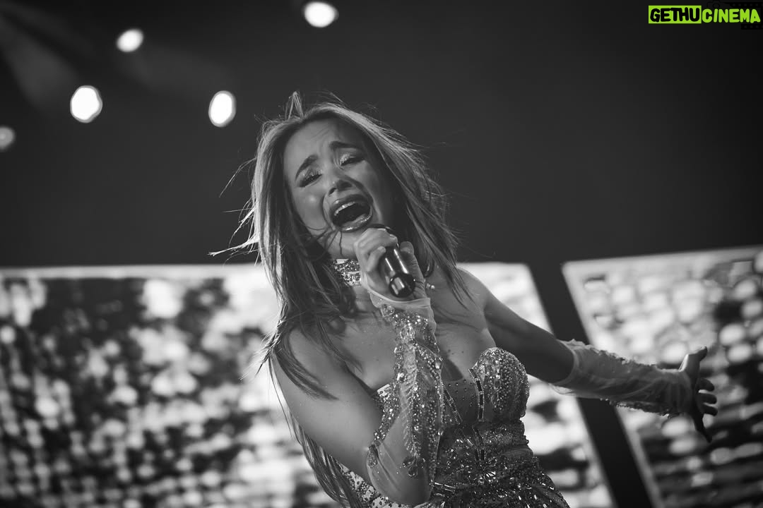 Majida Issa - 20.5K Likes - #mood PA’ COMENZAR ESTA SEMANA!🤍
Cuál es su favorita? En qué canciones piensan? A sonreír y a cantar se dijo! Los leo … 🪩
PH de la maravillosa @carolinaramirezpaez 📸
(Gracias Caro y María por tanto amorcito💕)
@planchando_el_despecho #music #concert