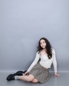 Actress Makayla Rose Hilli HD Photos and Wallpapers April 2025