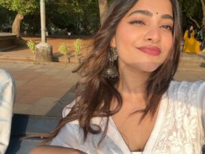 Malavika Sreenath Instagram - From my desi drafts 🪷🫧🦚 
Was missing my desi self a bit much.. 

And also, for the sake of this song! 🤍🎶
