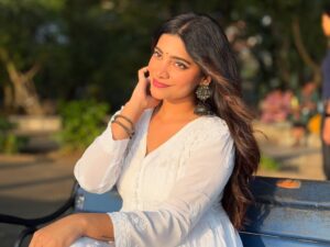 Malavika Sreenath Instagram - From my desi drafts 🪷🫧🦚 
Was missing my desi self a bit much.. 

And also, for the sake of this song! 🤍🎶
