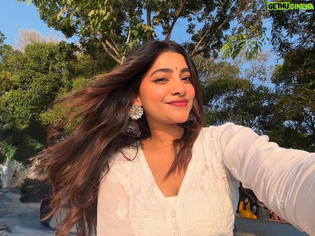 Malavika Sreenath - 18.2K Likes - From my desi drafts 🪷🫧🦚
Was missing my desi self a bit much..
And also, for the sake of this song! 🤍🎶