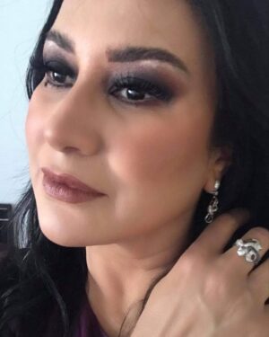 Malika Belbey Instagram - مسلسل يما يفوز بجائزة أفضل عمل درامي  لسنتين متتاليتين 2020 , 2021 ✨🤍الشكر الكامل لجمهورنا الغالي دمتم لنا أوفياء، ❤ نحبكم 🙏🙏🙏
 Habillée par @ziliboutique 
Makeup @soltana_beautycenter 
Bijoux @bijoux_el_ahleme ✨  سهرة هلال التلفزيون الطبعة السادسة 2021@يما
Merci Sofiane Maloufi et @agence media and survey ainsi que @oxygène prod  pour l'organisation de cette soirée @hillals de la télévision 2020 2021❤#algerienne🇩🇿 #art #ramadan #رمضان_كريم #جزائريات #dz
