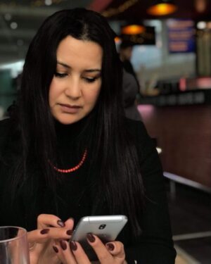 Malika Belbey Instagram - إنشاءلله نرجعوا  للجزائر بكأس العرب ، بالتوفيق للمنتخب الوطني 🤍🇩🇿❤️ شكرا @ooredooalgerie #قطر#كأس_العرب🇧🇭🇩🇿