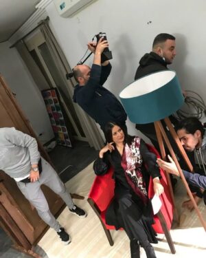 Malika Belbey Instagram - Coulisses @ooredooalgerie 
كواليس...
مساء الأنوار ❤ حبايب قلبي ❤ 🇩🇿#dz makeup @zitounisamia