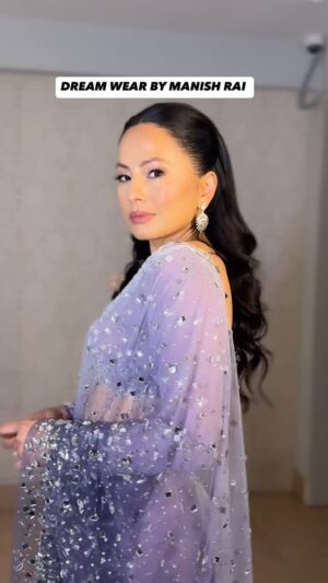 Malvika Subba Instagram - The most elegant divine creation by @manis_rai feat Makeup by @sunii_makeup_artist Hair @hairartist.durga Diamond earrings @classicdiamondjewellers 
#sari #elegant