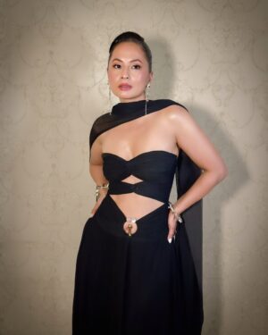 Malvika Subba Instagram - Irreplaceable with @neonthelabelsofficial . Hmua team @sunii_makeup_artist @hairartist.durga . 
#black #blackdress #flowergirl