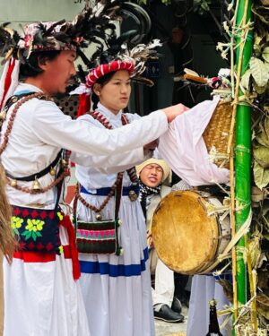 Malvika Subba Instagram - Mukkumlung is a sacred place for the Yakthung/Limbus. My ancestral home is bleeding right now and team from Chulachuli Theatre have made a play based on Mundhum and Mukkumlung. It’s a very emotional and heavy portrayal. Kudos to the team . Please do watch it at @mandalatheatre till Magh 27th . #mukkumlung #nocablecar #savemukkumlung