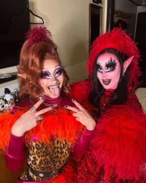 Mamrie Hart Instagram - Do not adjust your screens. Yes, that’s me serving snatched cunty alien courtesy of my favorite wood nymph(omaniac) @upuntil.dawn ‼️ OBSESSED ‼️ Both with the look and Dawn!! if you wanna watch the transformation and just listen to us & @gracehelbig yap it up… there’s a YouTube vid on Dawns channel. Should this be my every day look??