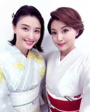 Manami Hashimoto Instagram - 昨日は藤原紀香さんと、BIGLOBE「第16回みんなで選ぶ温泉大賞」の授賞式でご一緒させていただきました🥰
紀香さん美しかった😍
そして魅力的な温泉もたくさん紹介されました(^｡^)
私も温泉はよく行くのですが、まだまだ行っていないところもたくさんあるので一つずつチェックしてみます♪
皆さんもぜひ💓

浴衣
@mimatsu.shara.kimono