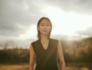 Manami Higa Instagram - 皆さまにご報告があります。

このたび私、比嘉愛未は芸能事務所　株式会社コンテンツ・スリーに所属させていただく事となりました。

気づけば俳優として歩ませて頂いた20年。
公私ともに数々の出逢いと経験が宝物のように増えていく中、ここから先、どう歩んで行きたいかを真剣に考えるようになりました。
その中で、20年前に上京して来た時の様に、新しい世界に挑む様な気持ちで、新しい挑戦をしてみたいと思うようになりました。
あのときの情熱のままに、心のままに。
今回、有難くもご縁をいただいた場所で心機一転スタートさせて頂きます。

これからも初心を忘れず、物創りに真摯に取り組んで参りますので
今後も変わらぬ応援を賜りますようお願い申し上げます。

比嘉愛未