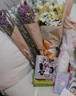 Maneerat Kam-Uan Instagram - ขอบคุณทุกคนที่่มาด้วยใจ บางคนเดินทางไกลมาจากตจว. และกับทุกคนที่ส่งใจมา เพราะพท.จำกัด แต่อย่าเสียใจไปเลย ... 
เพราะทุกคนให้ความรัก เราเลยได้มาอยู่ตรงนี้ 🧡
ขอบคุณที่ซัพพอร์ตค่ะ

#aepraewmeetdayxglonair