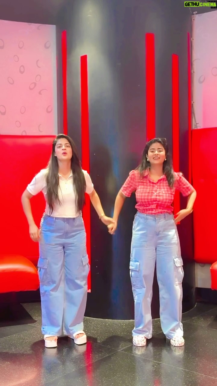 Mansi Joshi - 25.7K Likes - Kamatchi X Aasa Kooda with @inchara.joshi puttii ❤️😘

Video credits @jyothijoshi2 😘😘

#sisterlove #manuinchu #actorsisters #dancereels #reelsi̇nstagram #trending #viral