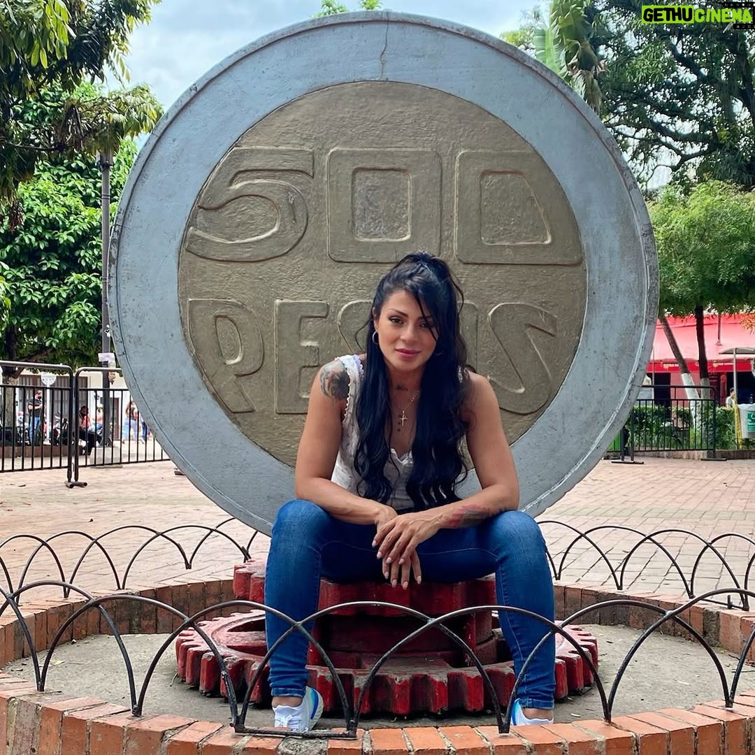 Marbelle - 182.8K Likes - “Y NO SOY MONEDITA DE ORO ..🤭
PH: @_robertman ⚡️