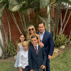 Marcela Ruete Instagram - Un día muy especial es la familia negri Ruete. Hoy fran hizo su primera comunión, significa mucho para nosotros ❤️❤️