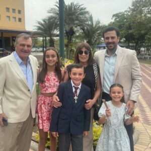 Marcela Ruete Instagram - Un día muy especial es la familia negri Ruete. Hoy fran hizo su primera comunión, significa mucho para nosotros ❤️❤️