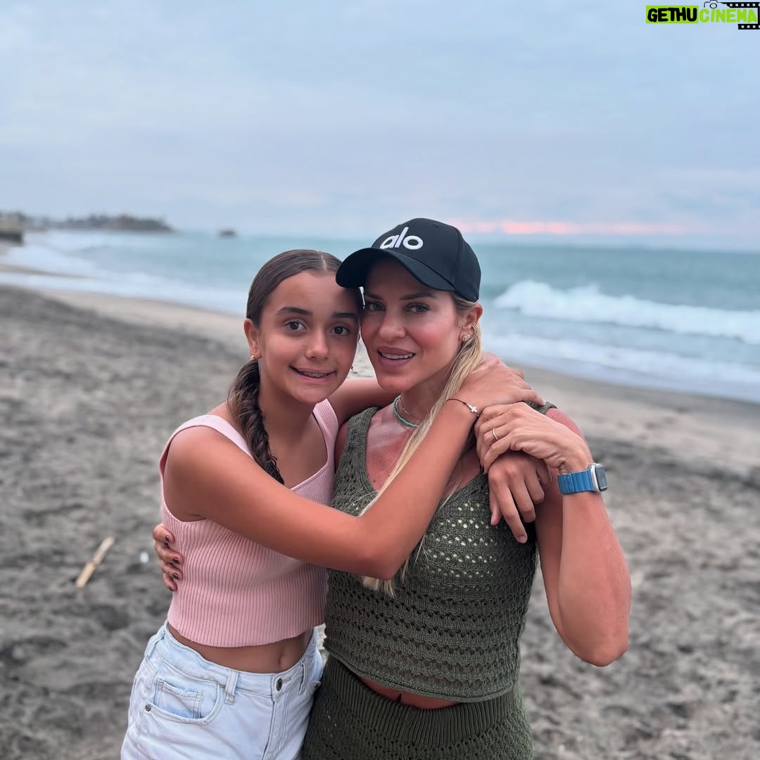 Marcela Ruete - 9.3K Likes - Y asĆ termina mi 2024 ā¤ļøā¤ļøā¤ļø