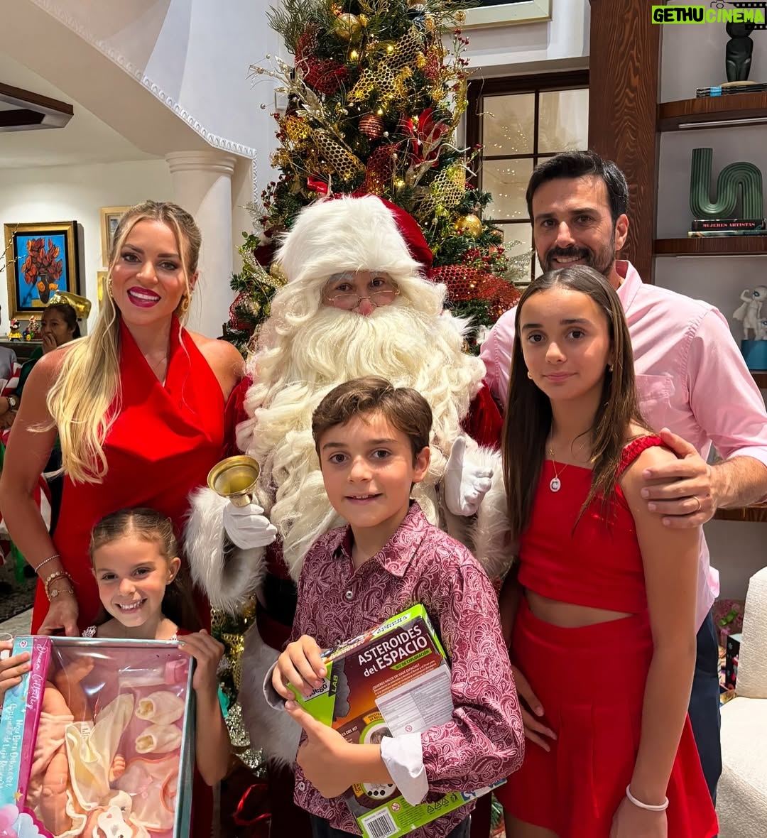 Marcela Ruete - 7.7K Likes - La familia Negri Ruete les desea la mejor navidad de todas šš
š¤¶