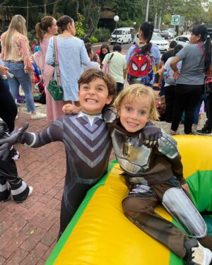 Marcela Ruete Instagram - Feliz cumpleaños al niño de mi vida. A mi rey precioso. El más divertido, sincero, ocurrido, y feliz!! Desde que naciste sorprendiste a todos. Después de haber tenido por cesárea a Cay, dos años después naciste parto natural, sin anestesia 🫣. Sanito y feliz. Como nos dijo el Dr cuando saliste “ este niño es un toro” jajajajjaj . Que siempre seas feliz, alegre, y agradecido. Te queremos